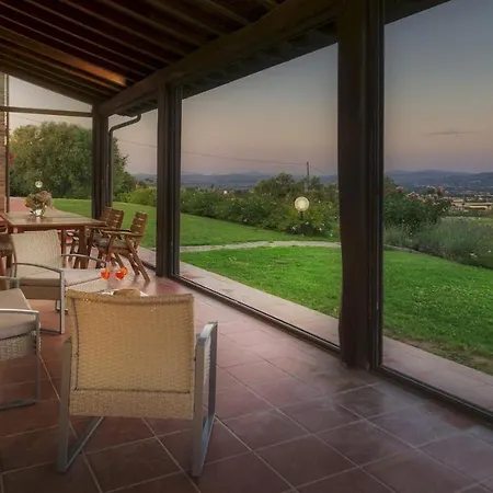 La Panoramica 8, Emma Villa